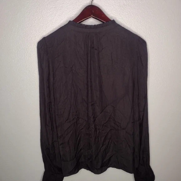 Evereve Women's Tally Satin Blouse Medium Black V-Neck Capsule Ruffles P3 - Picture 5 of 7